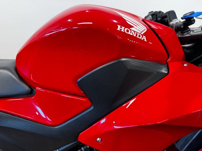 2015 Honda CBR300R RED