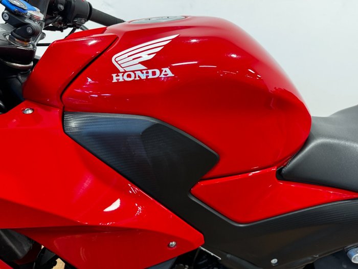 2015 Honda CBR300R RED