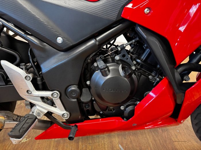 2015 Honda CBR300R RED