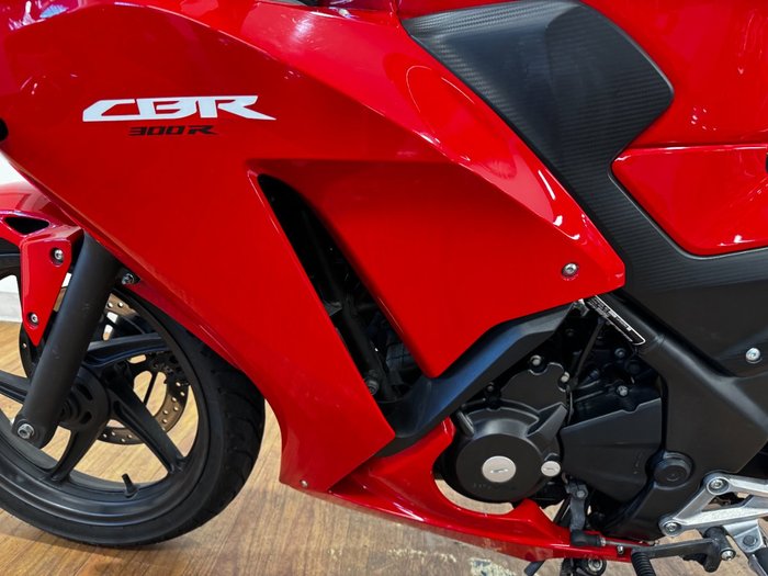 2015 Honda CBR300R RED