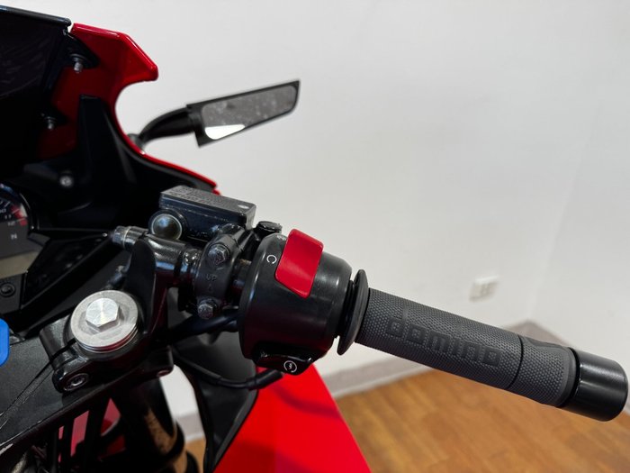 2015 Honda CBR300R RED