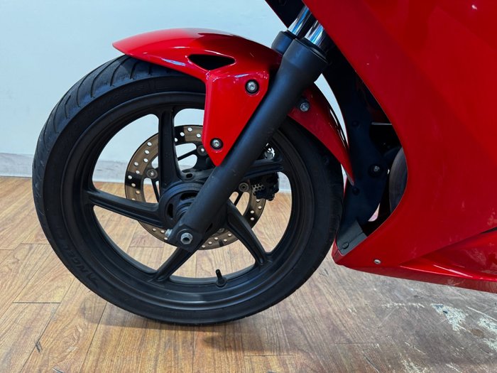 2015 Honda CBR300R RED