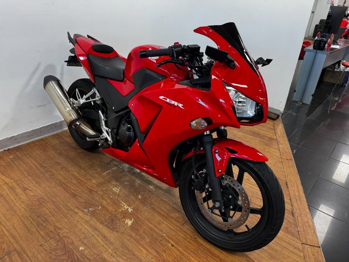 2015 Honda CBR300R RED