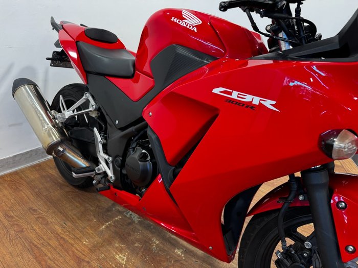 2015 Honda CBR300R RED