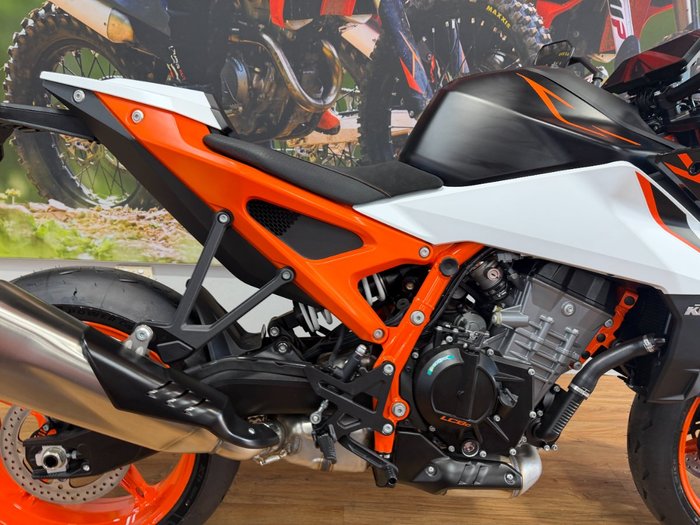 2026 Ktm 990 DUKE WHITE