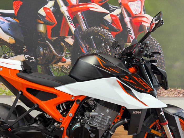 2026 Ktm 990 DUKE WHITE
