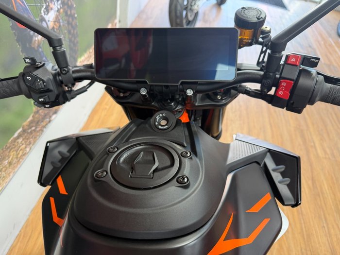2026 Ktm 990 DUKE WHITE