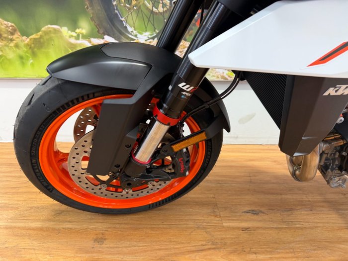 2026 Ktm 990 DUKE WHITE