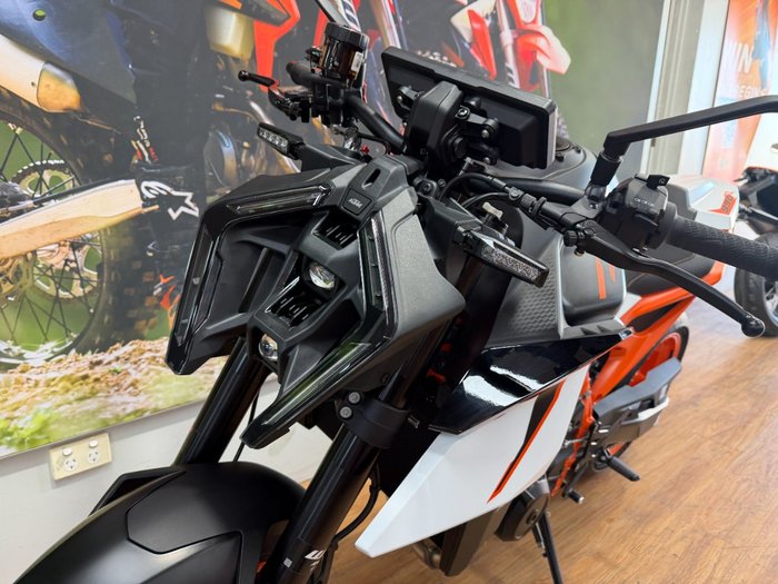 2026 Ktm 990 DUKE WHITE