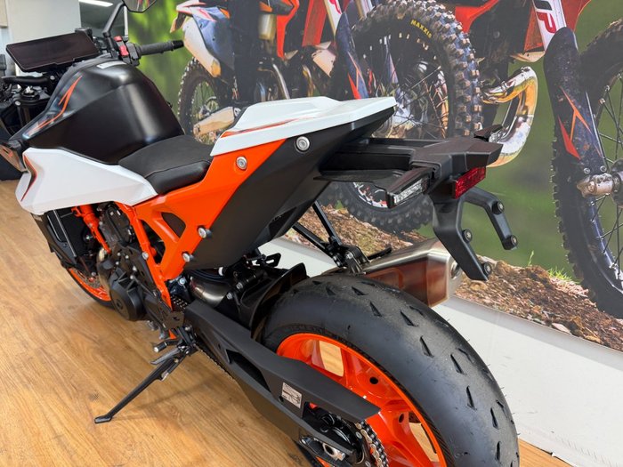 2026 Ktm 990 DUKE WHITE