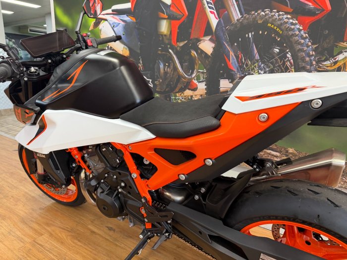 2026 Ktm 990 DUKE WHITE