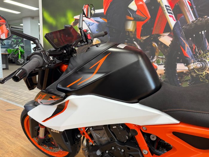 2026 Ktm 990 DUKE WHITE