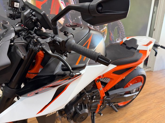 2026 Ktm 990 DUKE WHITE