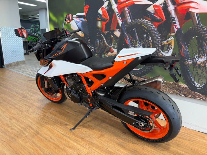 2026 Ktm 990 DUKE WHITE