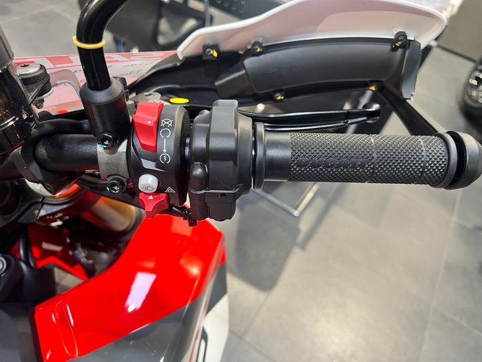 2025 Ducati HYPERMOTARD 950 SP