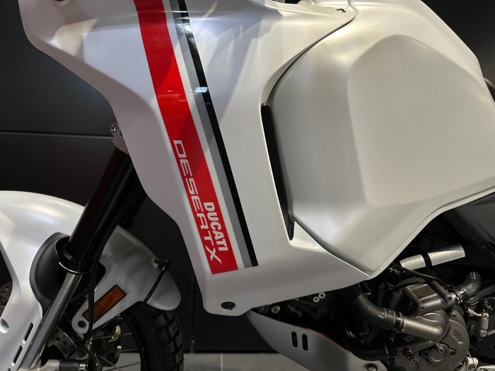 2025 Ducati DESERTX WHITE