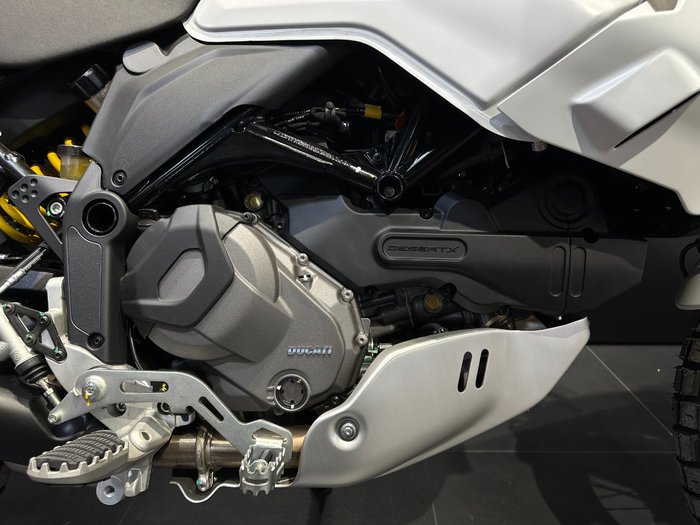 2025 Ducati DESERTX WHITE