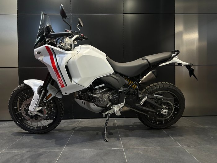 2025 Ducati DESERTX WHITE