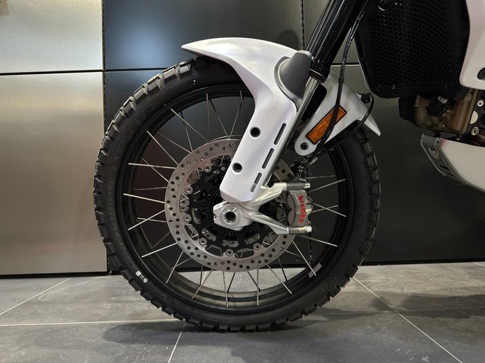 2025 Ducati DESERTX WHITE