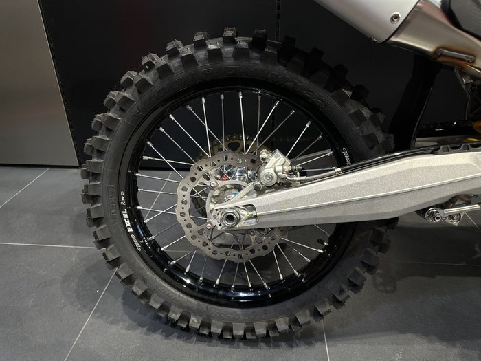 2026 Ducati DESMO 450 MX RED