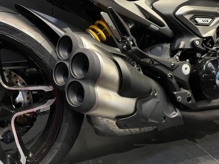 2026 Ducati XDIAVEL V4 RED