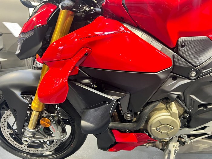2026 Ducati STREETFIGHTER V4 RED