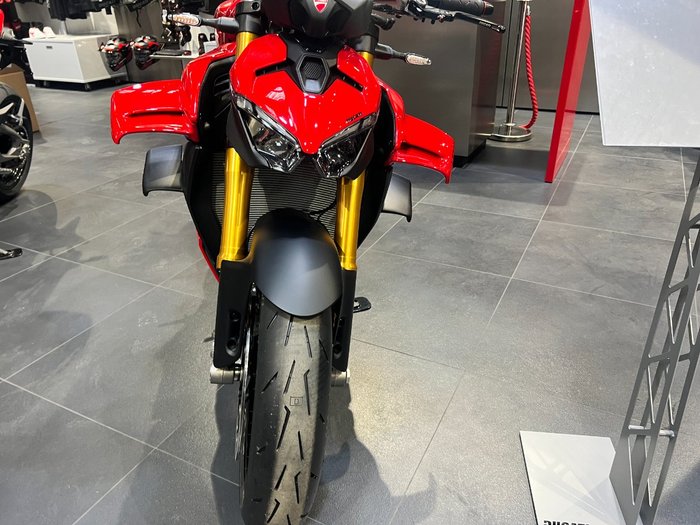 2026 Ducati STREETFIGHTER V4 RED