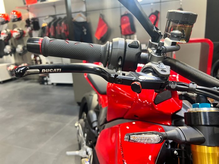 2026 Ducati STREETFIGHTER V4 RED