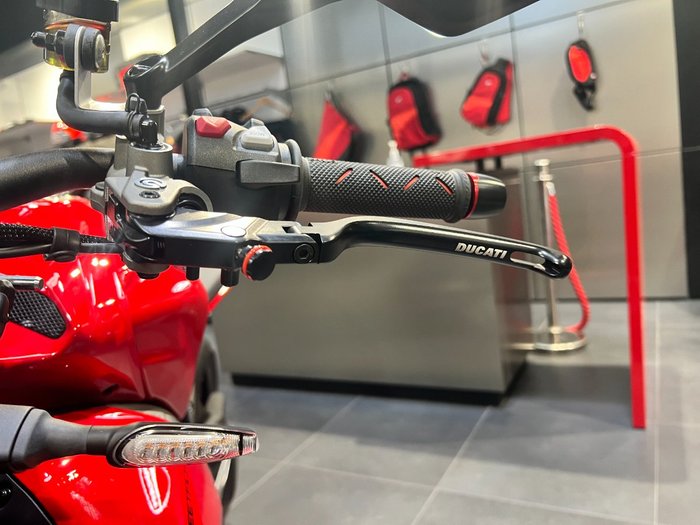 2026 Ducati STREETFIGHTER V4 RED