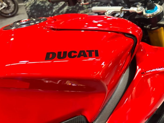 2026 Ducati STREETFIGHTER V4 RED