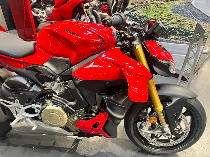 2026 Ducati STREETFIGHTER V4 RED