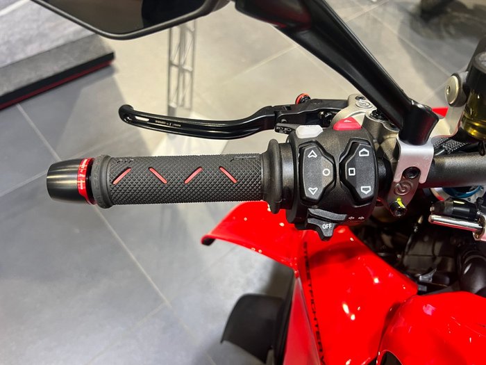 2026 Ducati STREETFIGHTER V4 RED