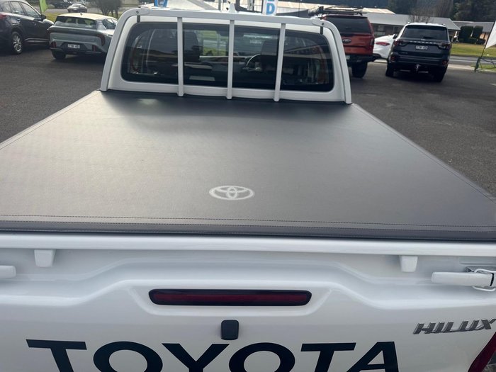 2024 Toyota Hilux SR