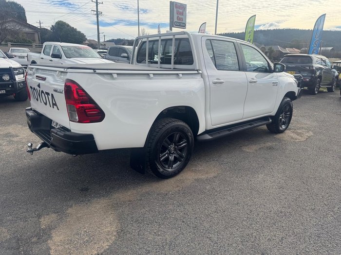 2024 Toyota Hilux SR