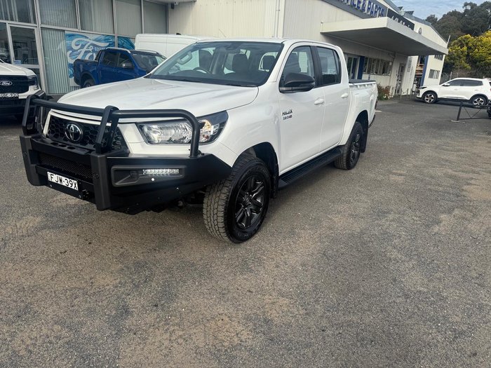 2024 Toyota Hilux SR