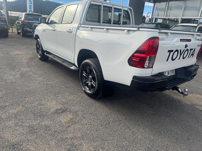 2024 Toyota Hilux SR