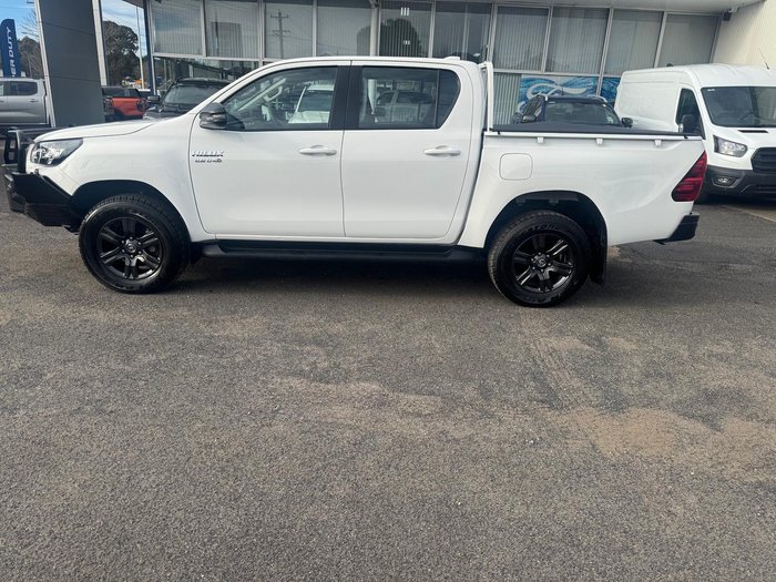 2024 Toyota Hilux SR
