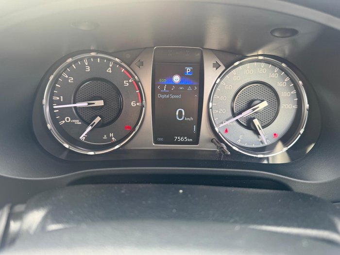 2024 Toyota Hilux SR