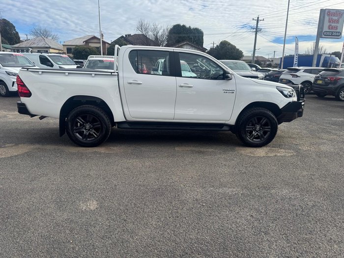 2024 Toyota Hilux SR