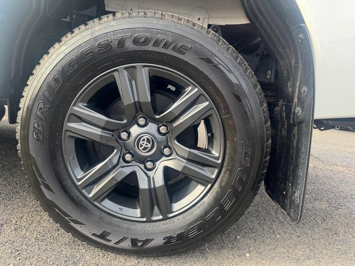 2024 Toyota Hilux SR