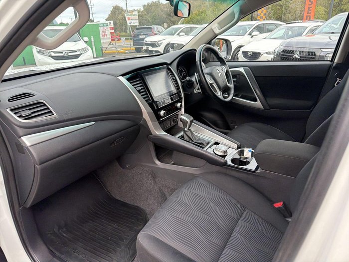 2023 Mitsubishi Pajero Sport GLX