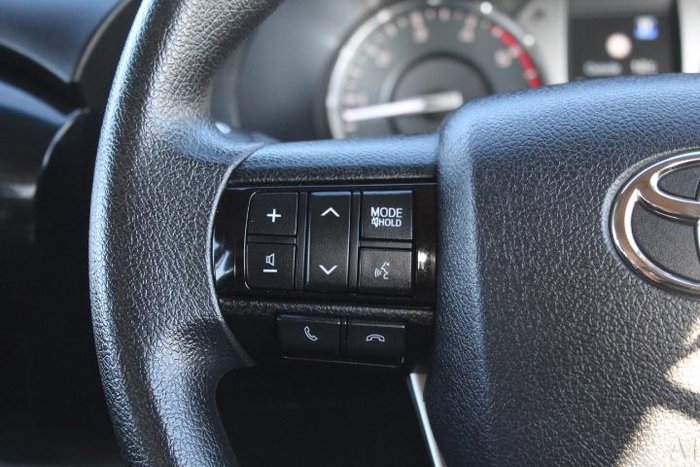 2023 Toyota Hilux SR