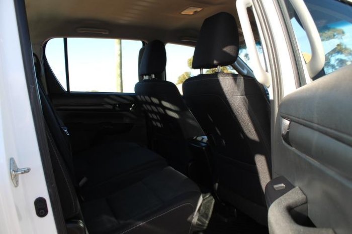2023 Toyota Hilux SR