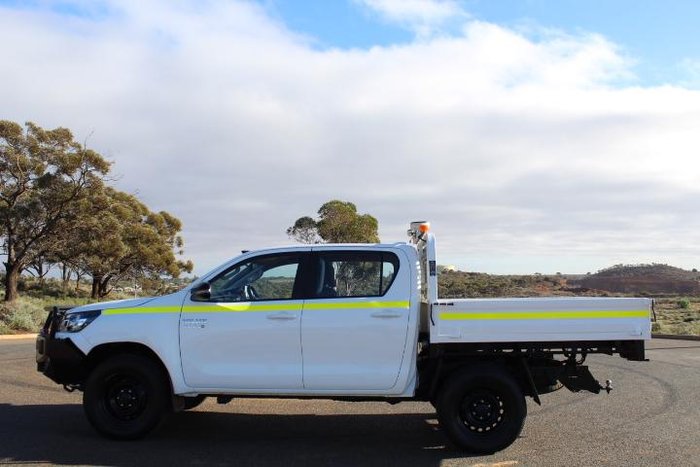 2023 Toyota Hilux SR