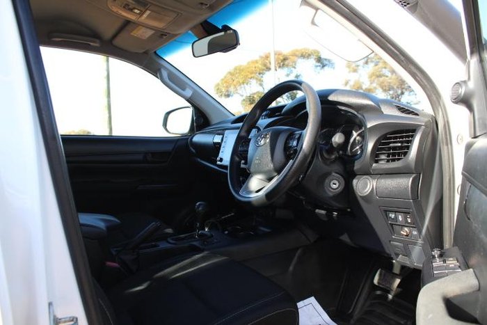 2023 Toyota Hilux SR