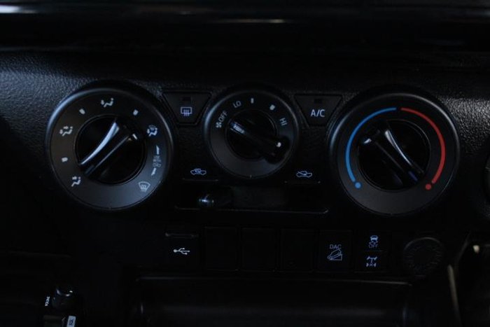 2023 Toyota Hilux SR