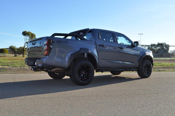 2025 Isuzu D-MAX BLADE