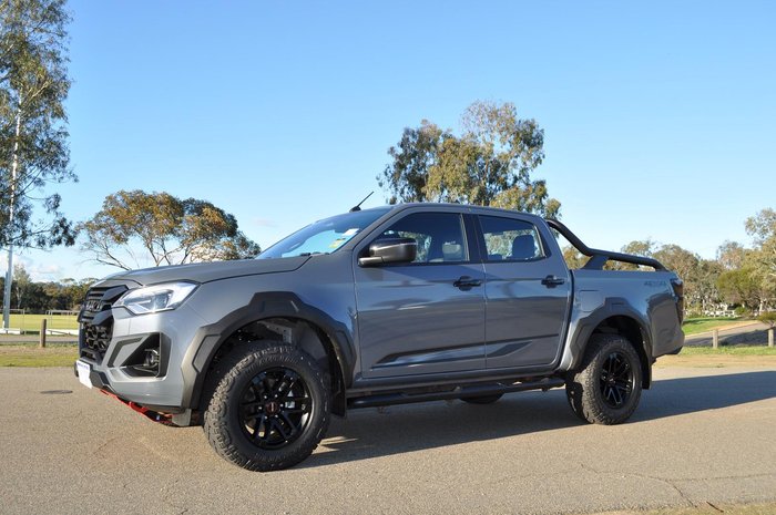 2025 Isuzu D-MAX BLADE