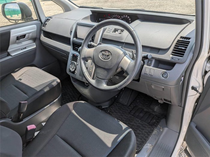 2009 Toyota Voxy