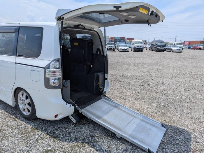 2009 Toyota Voxy